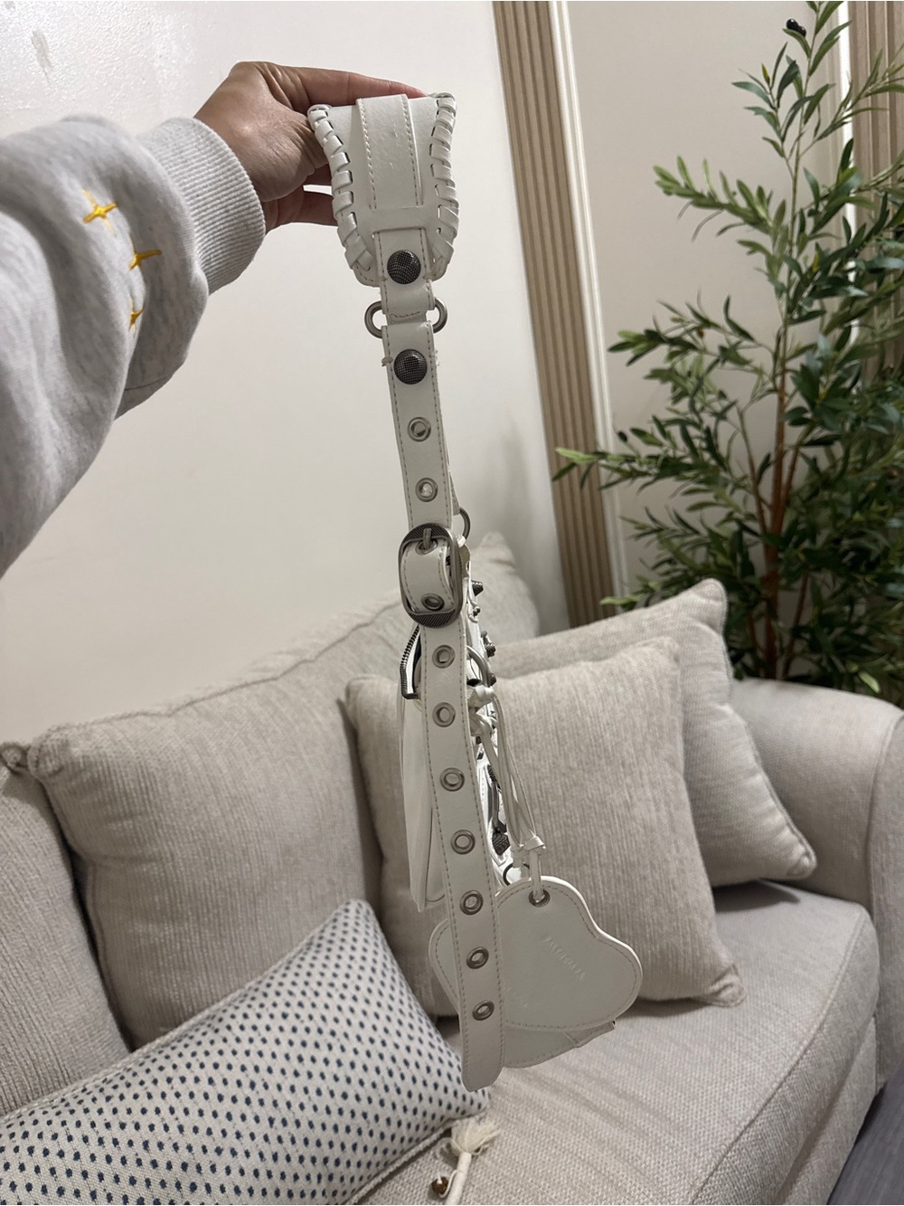 Balenciaga White Leather Studded Shoulder Bag - Picture 6 of 7